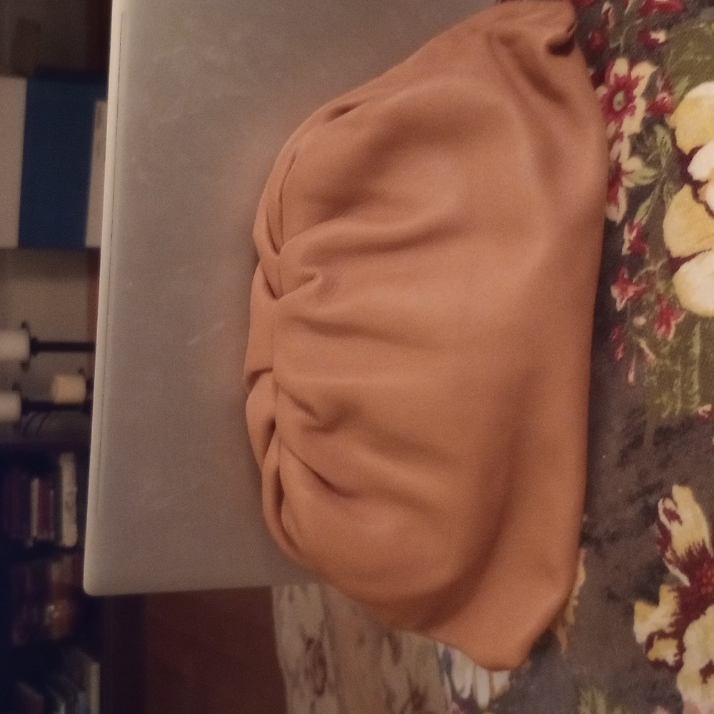 BRAND NEW NEVER USED LEATHER  HAND MADE IN ITALY BY PRIVATE DESIGNER.